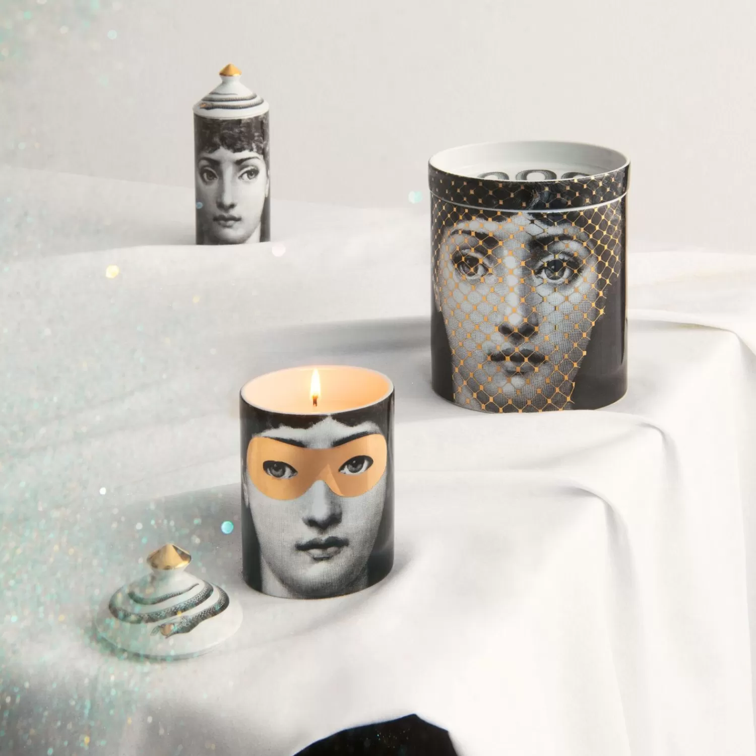Scented Candles<Fornasetti Nel Mentre Scented Candle - Mascherina Decor - Frutto Proibito Fragrance White/Black/Gold